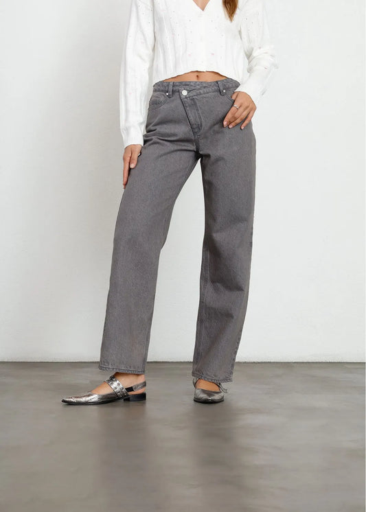 Jean Straight asymmetrical on the bast