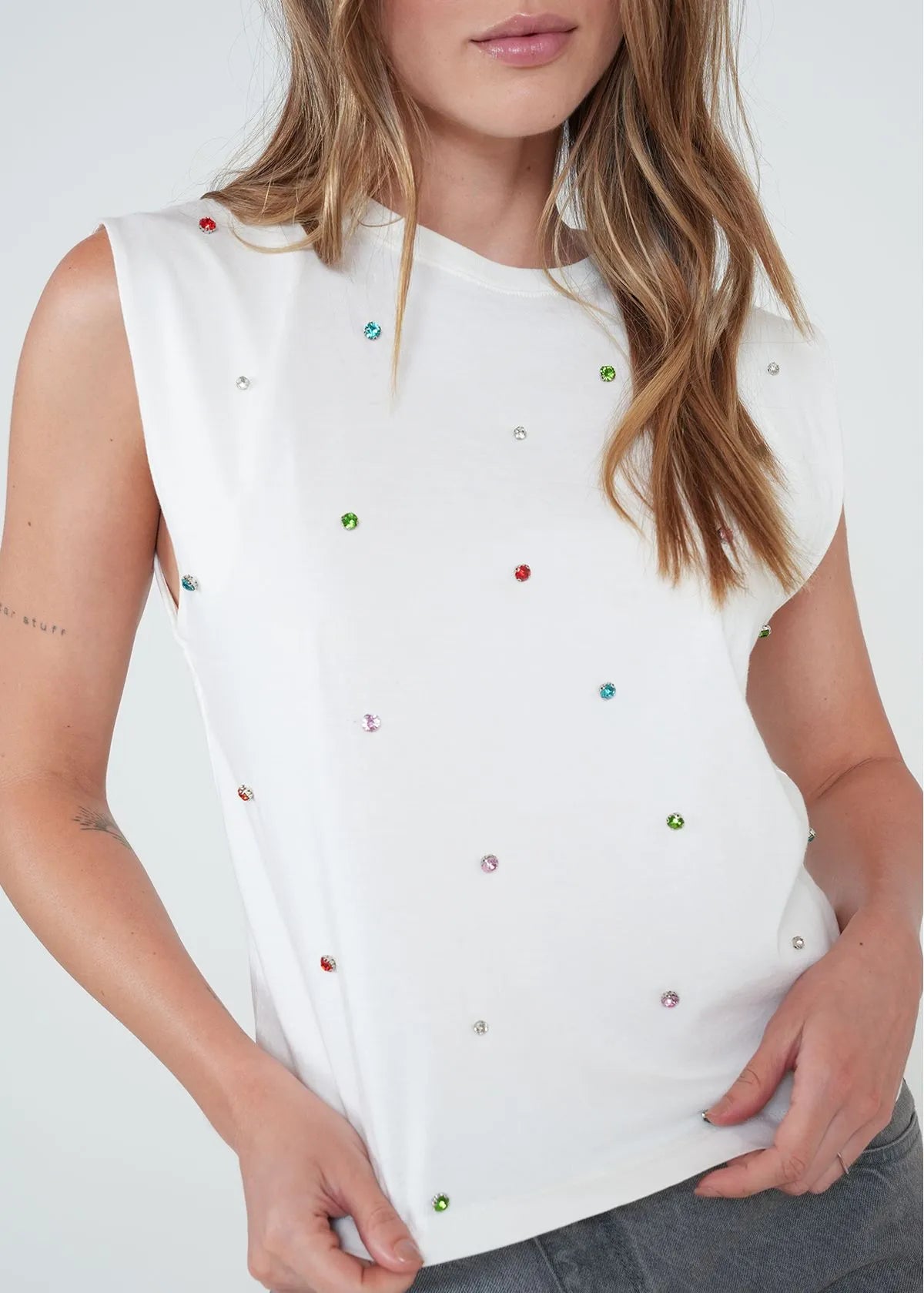 T-shirt with shiny applications