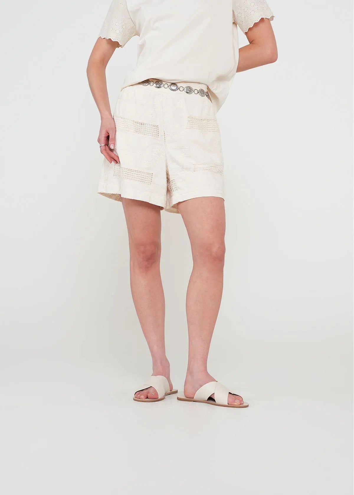 Shorts with embroidered details