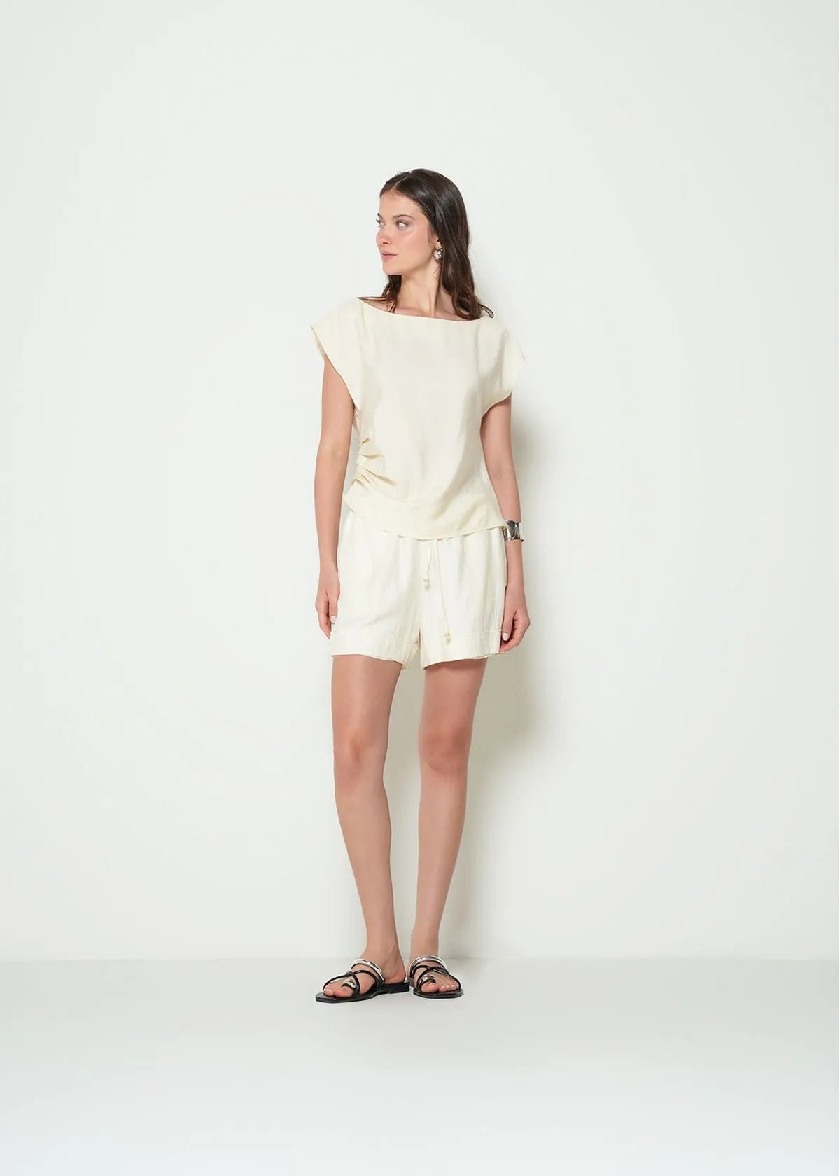 Tray collar shirt with side drape