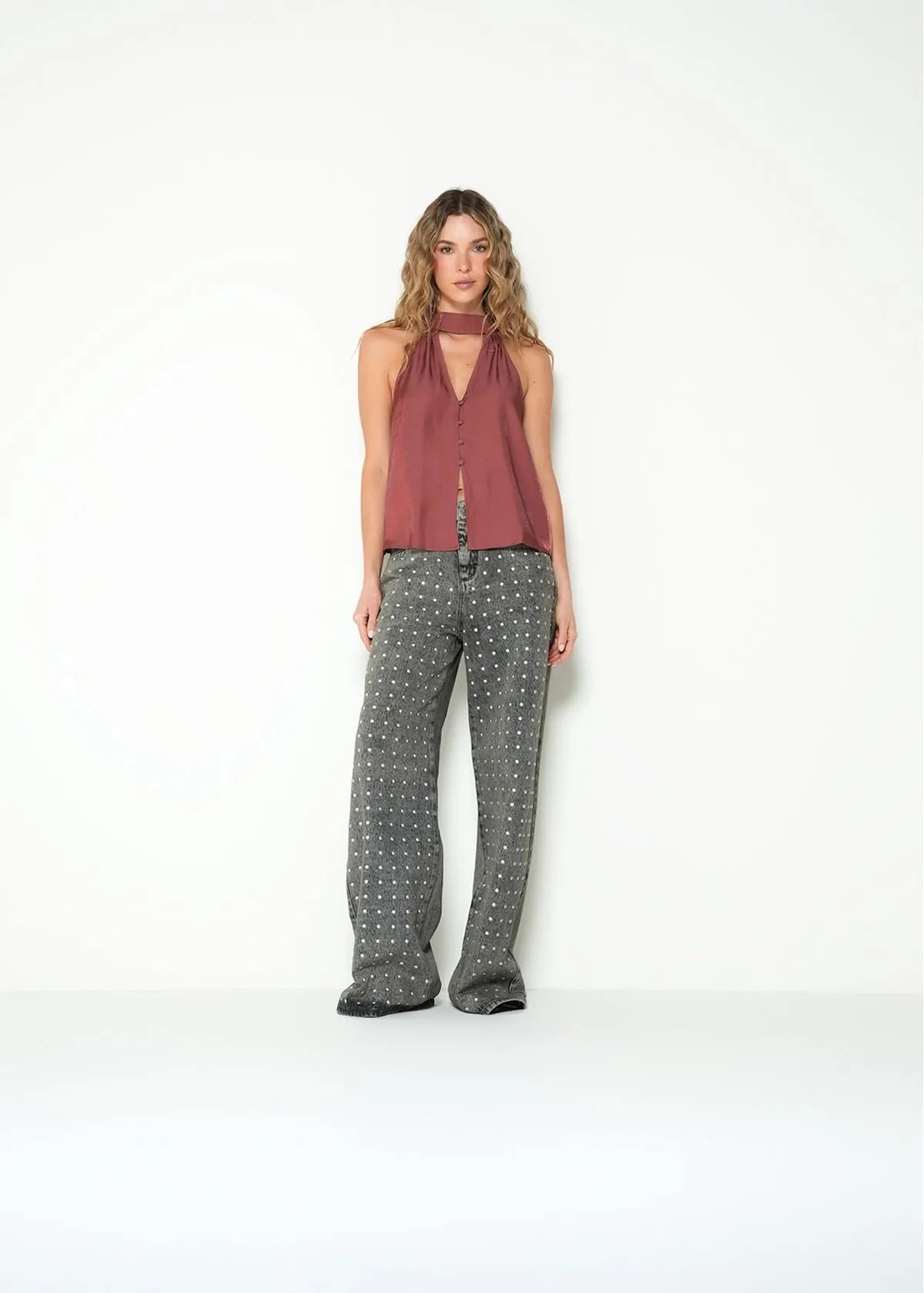 Shirt sleeve armhole v-neck