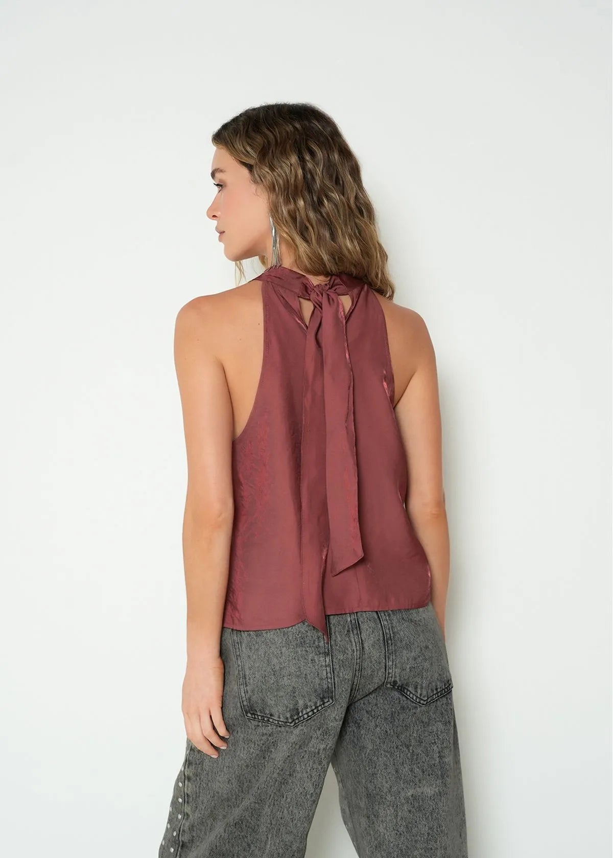 Shirt sleeve armhole v-neck