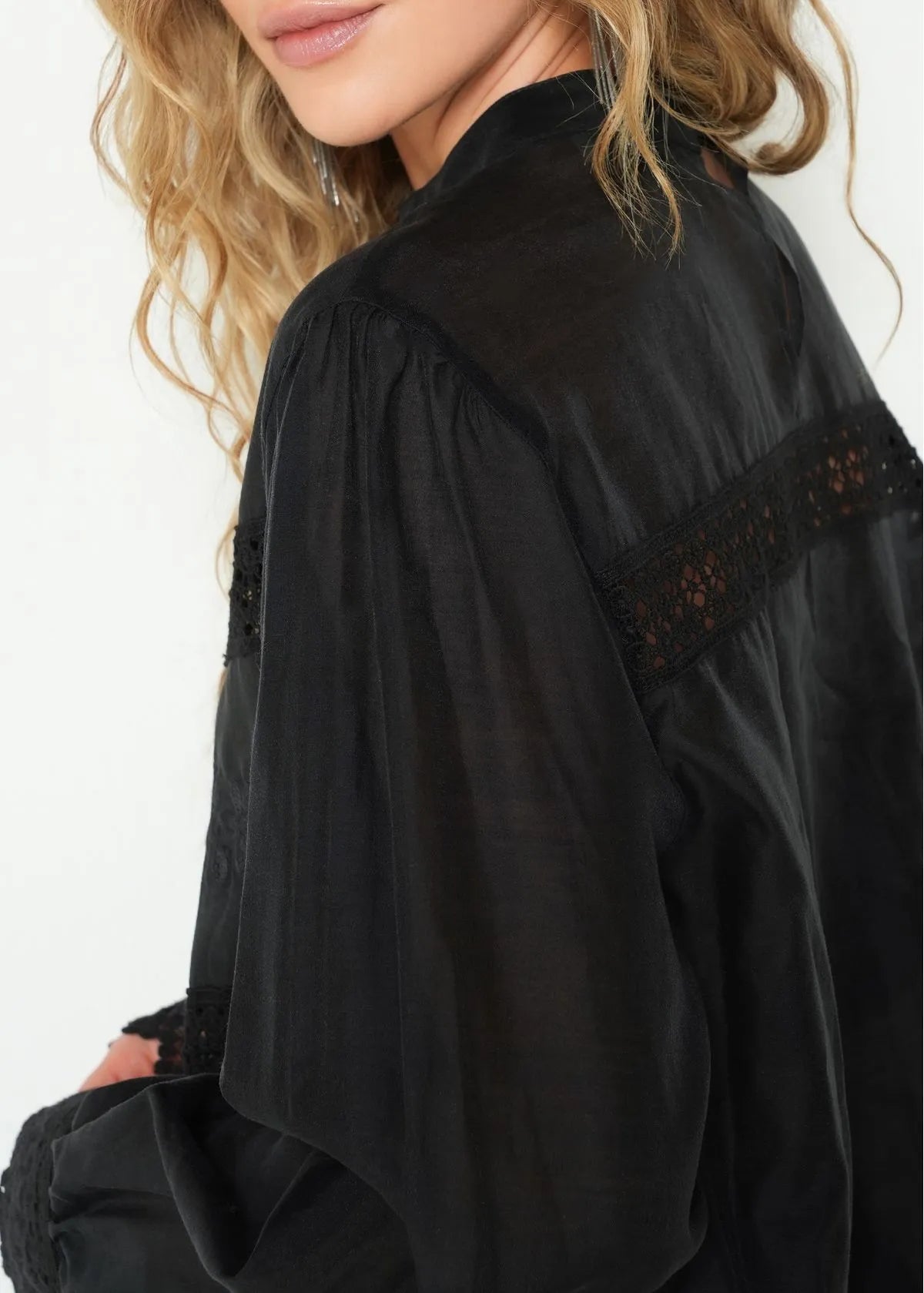 Embroidered long sleeve straight neck shirt