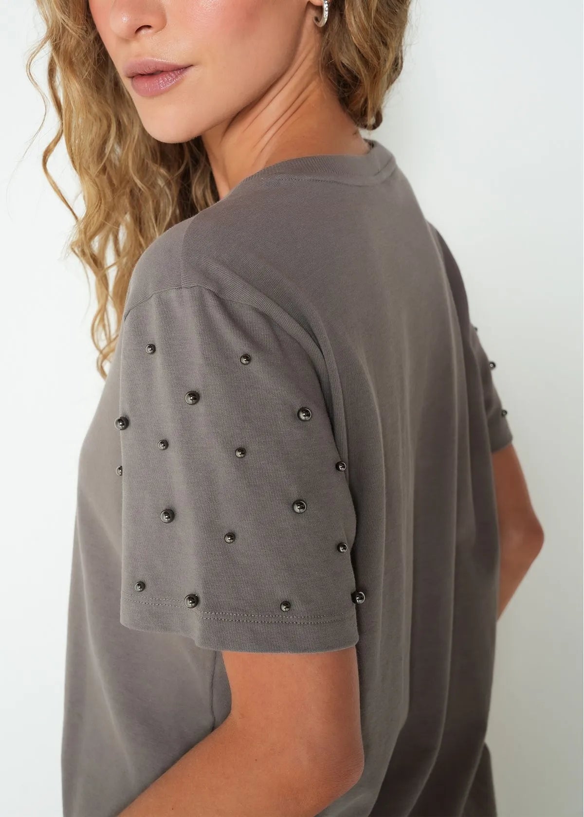 T-shirt with spots on sleeves