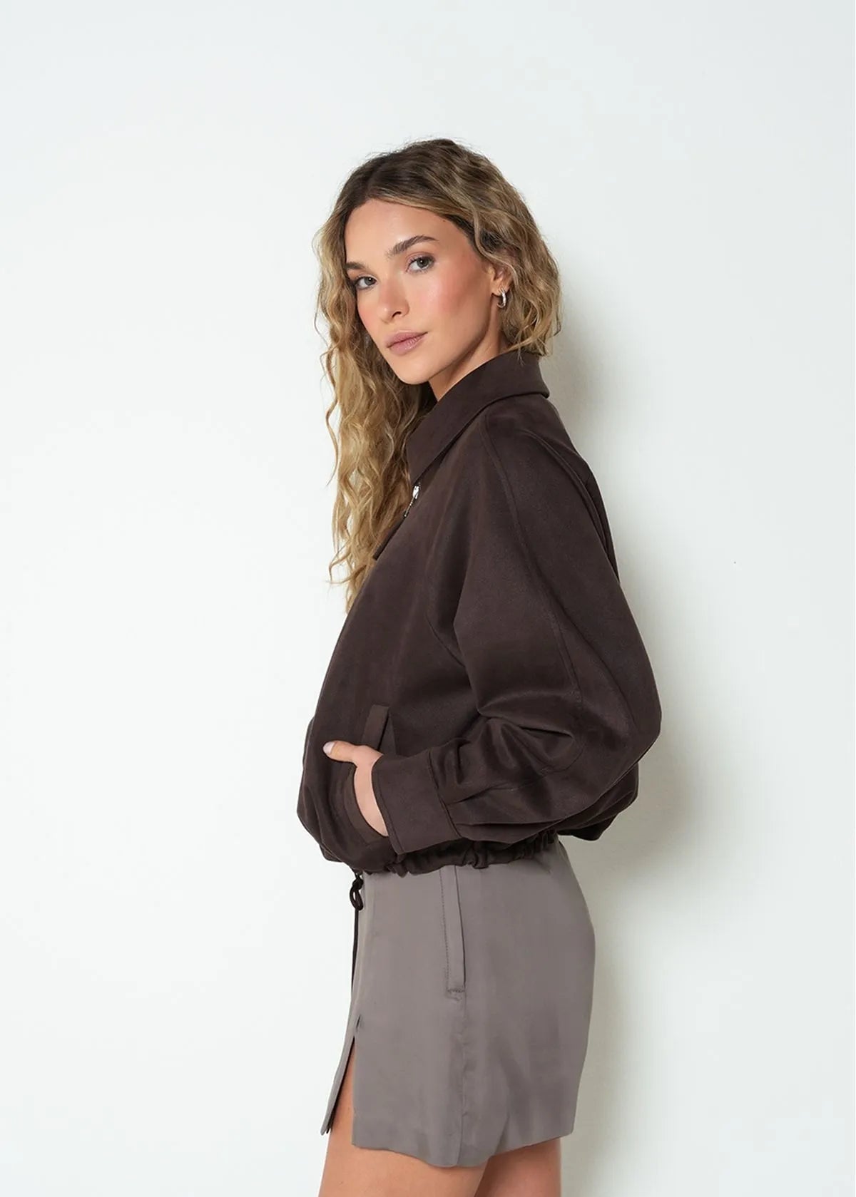 Jacket with fit on the reast
