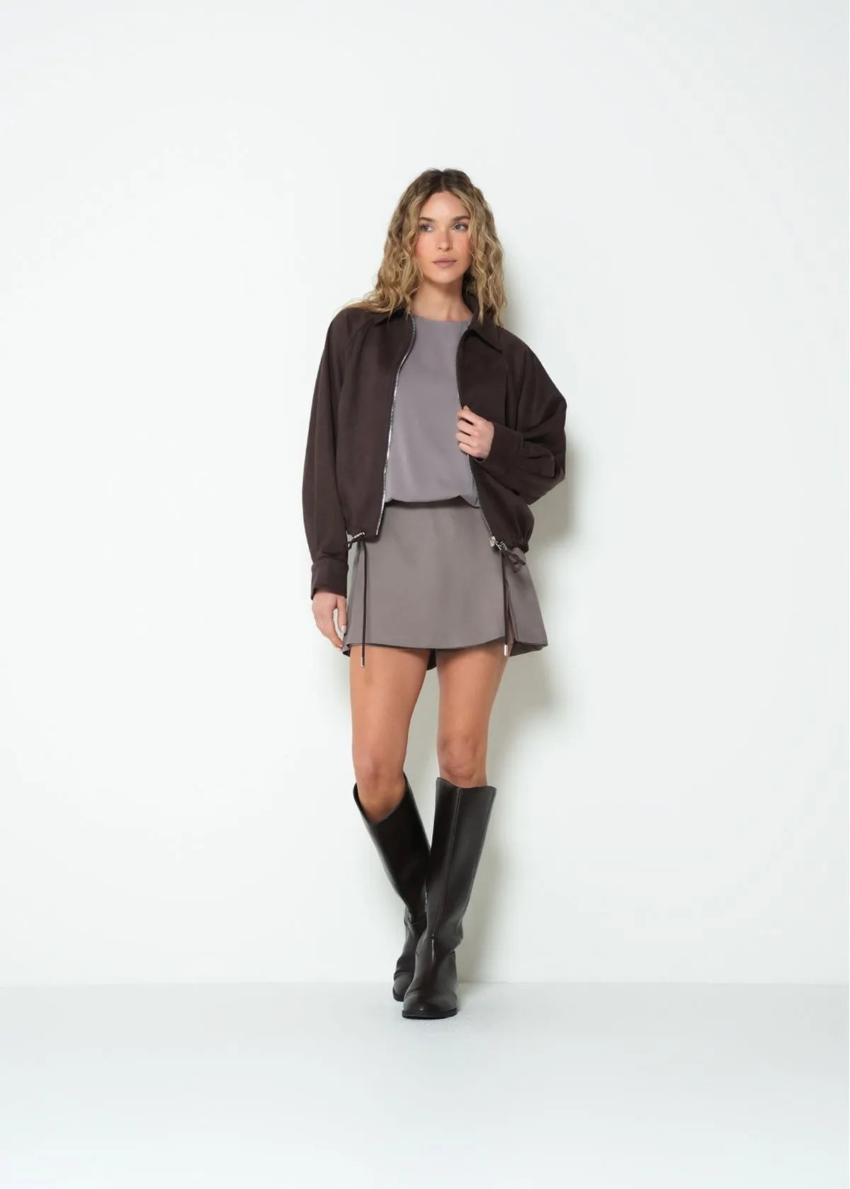 Jacket with fit on the reast