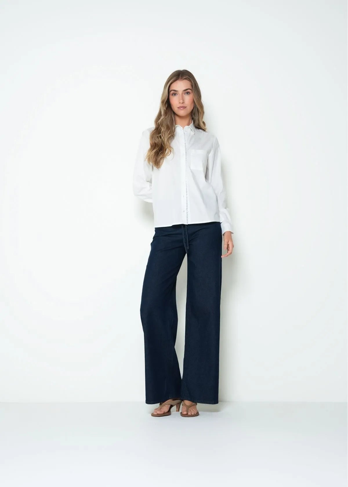 Long sleeve shirt classic collar embroidered