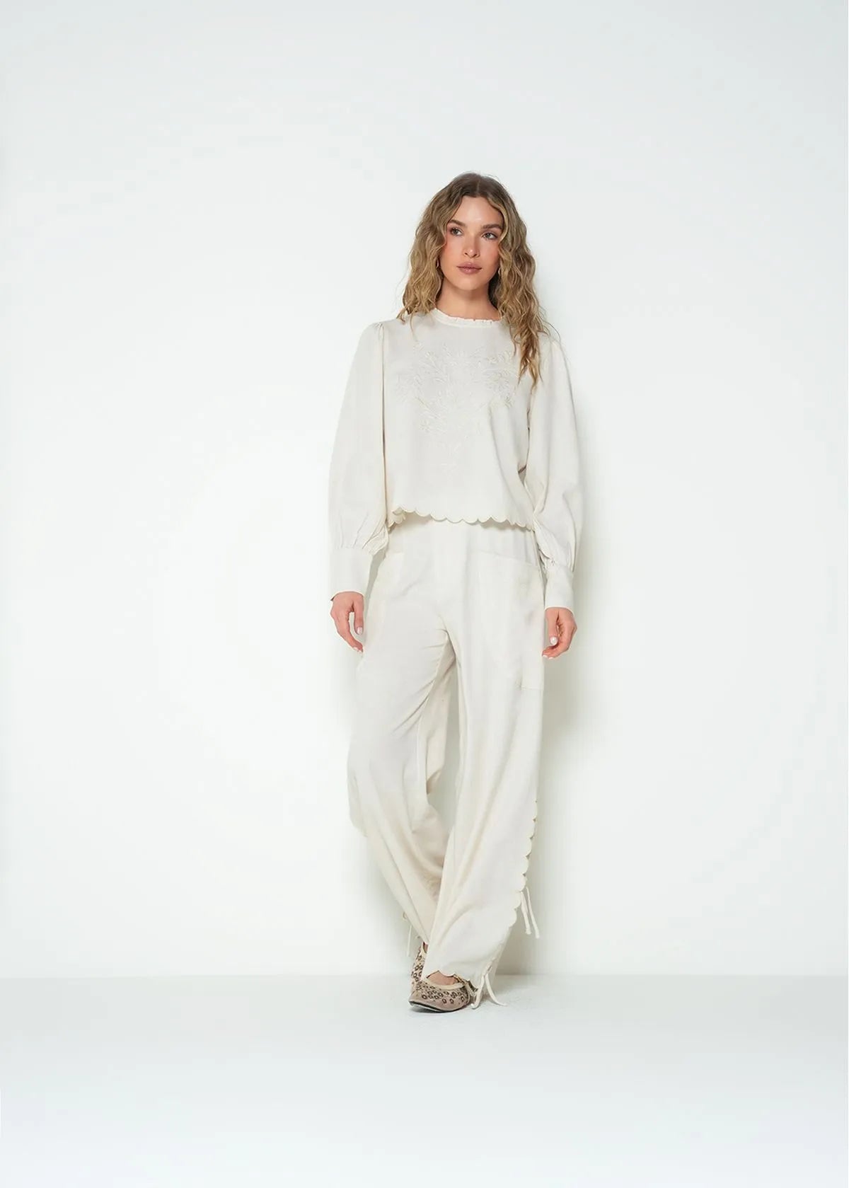 Long sleeve shirt with embroidery