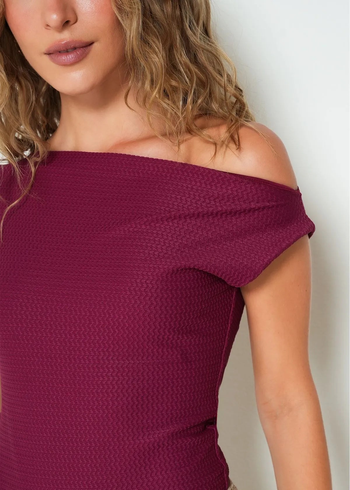 Body con escote asimétrico