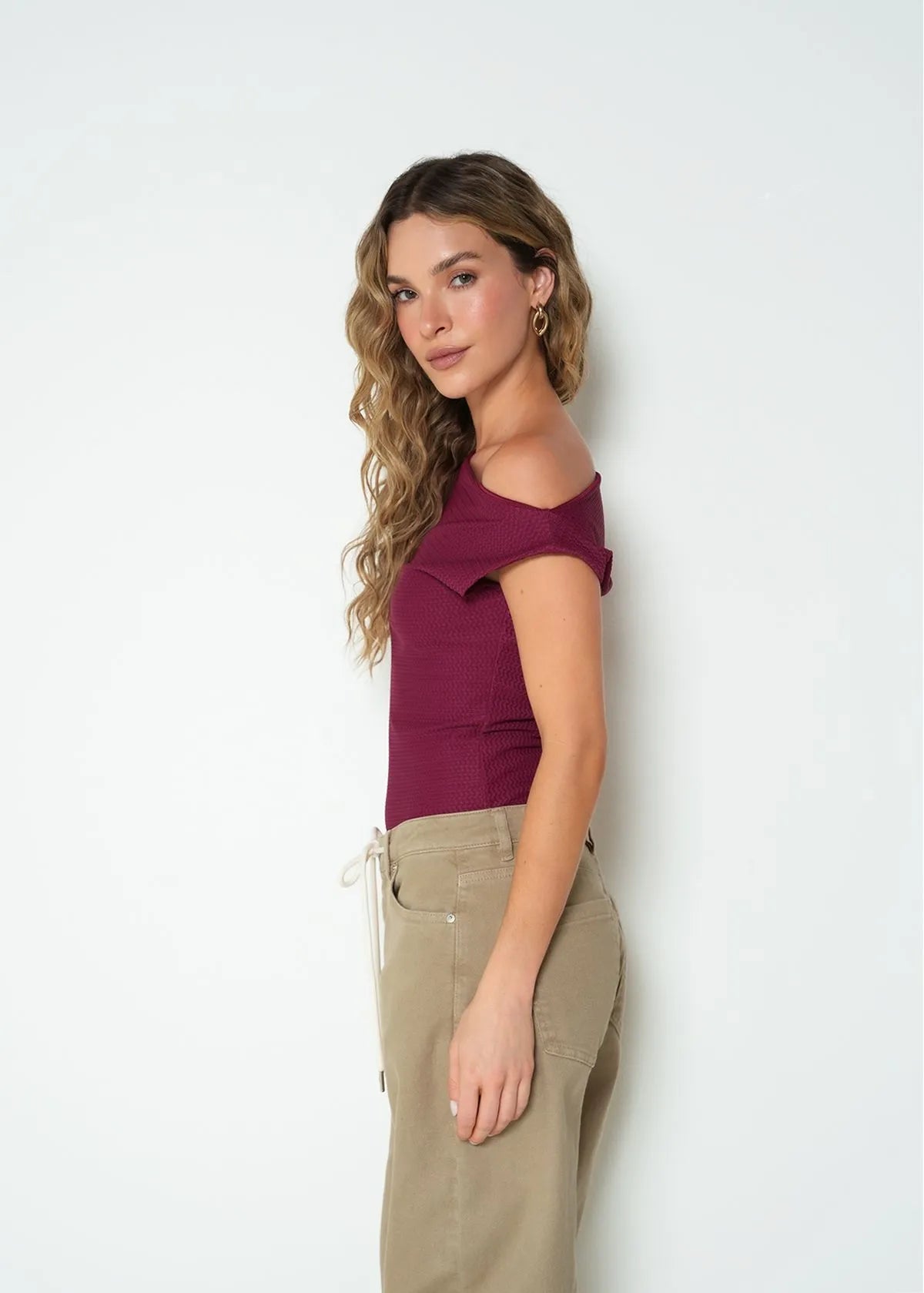 Body con escote asimétrico