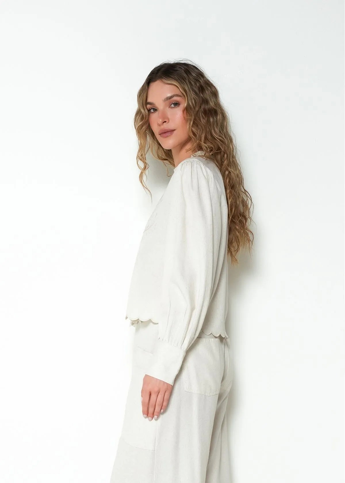 Long sleeve shirt with embroidery