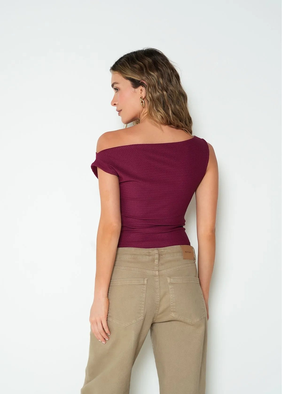 Body con escote asimétrico