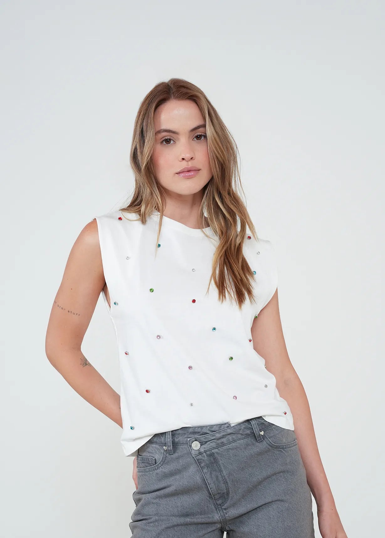 T-shirt with shiny applications