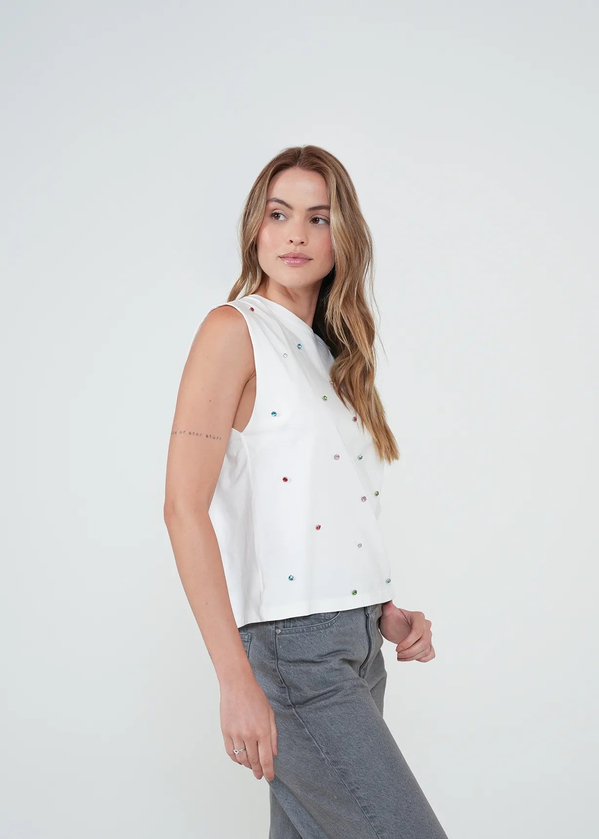T-shirt with shiny applications