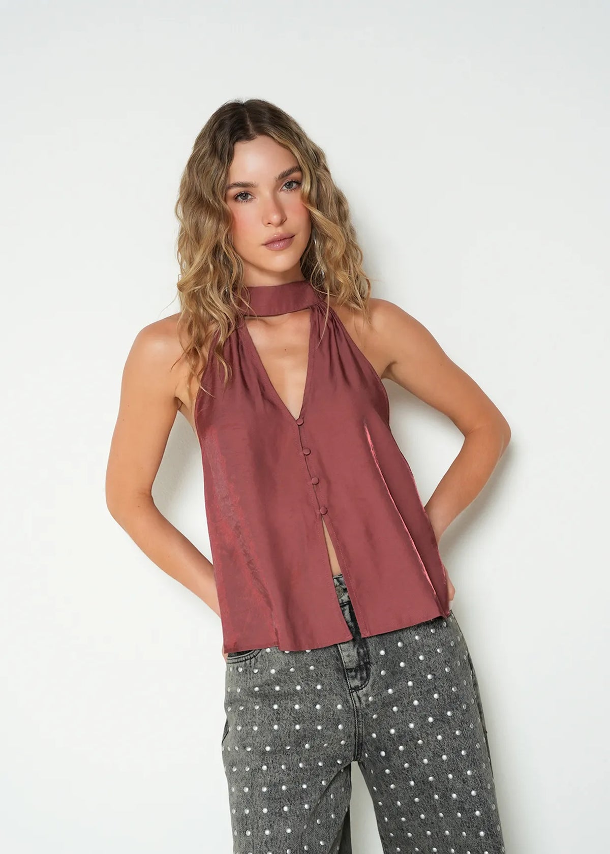 Shirt sleeve armhole v-neck