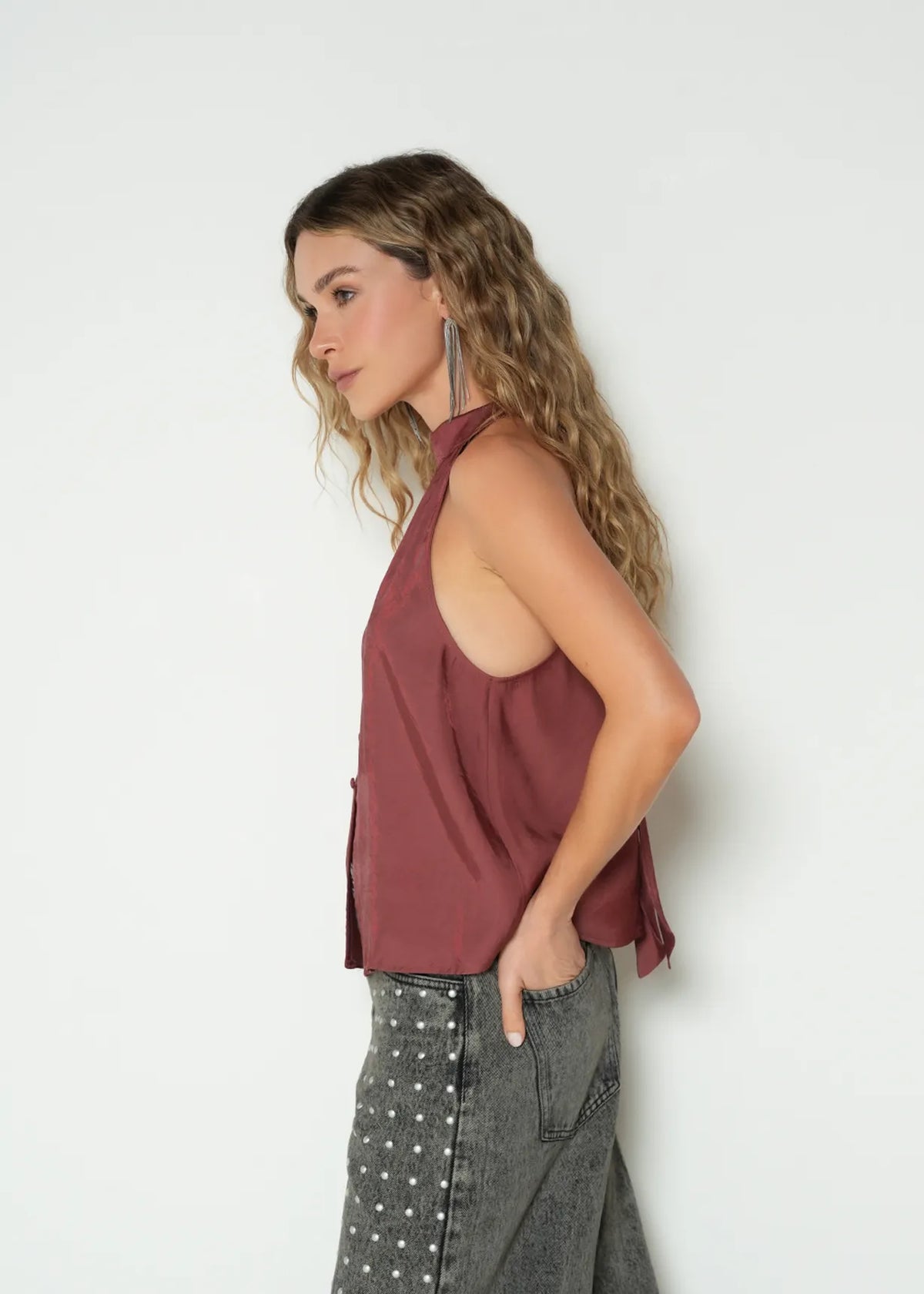 Shirt sleeve armhole v-neck
