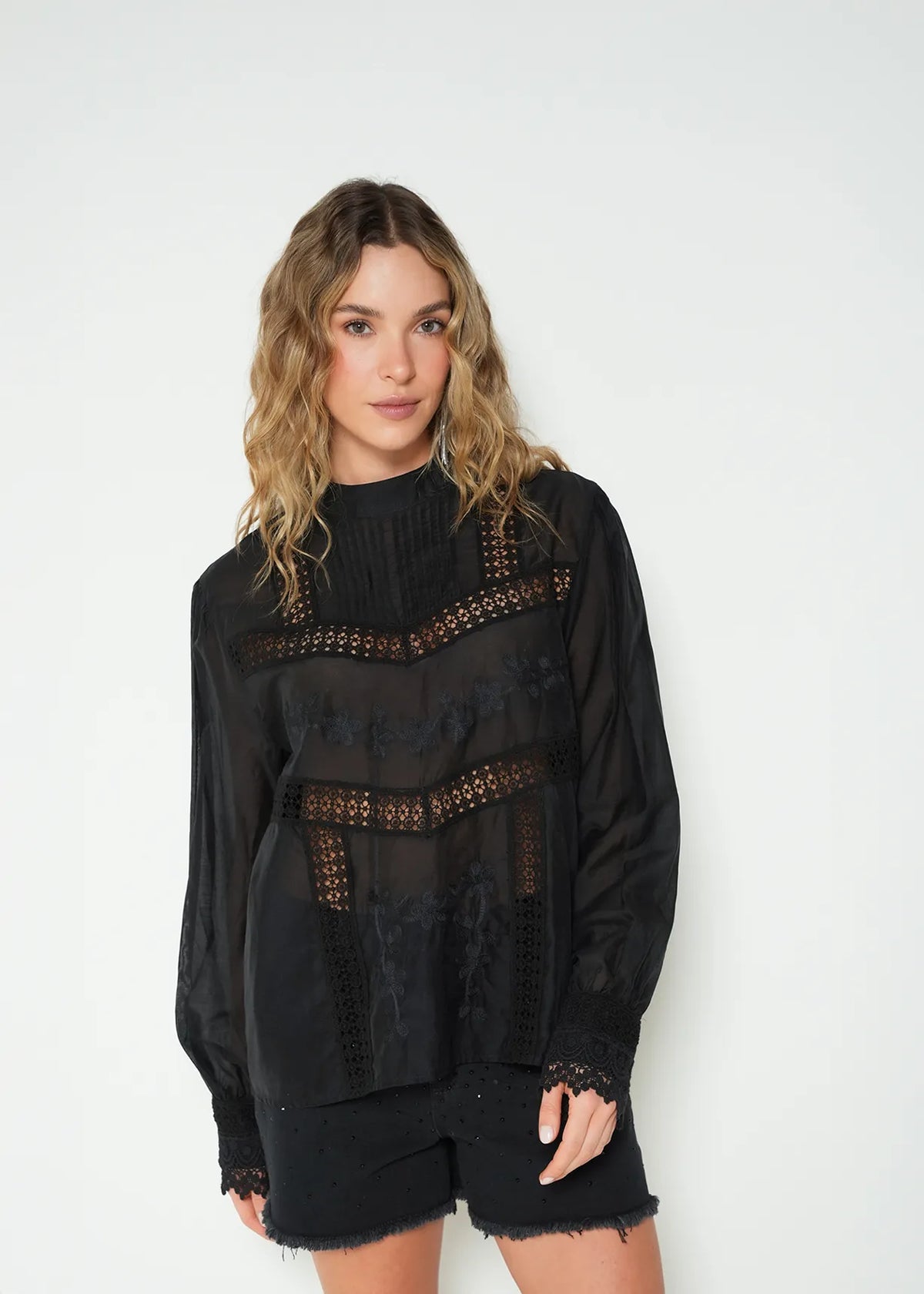 Embroidered long sleeve straight neck shirt