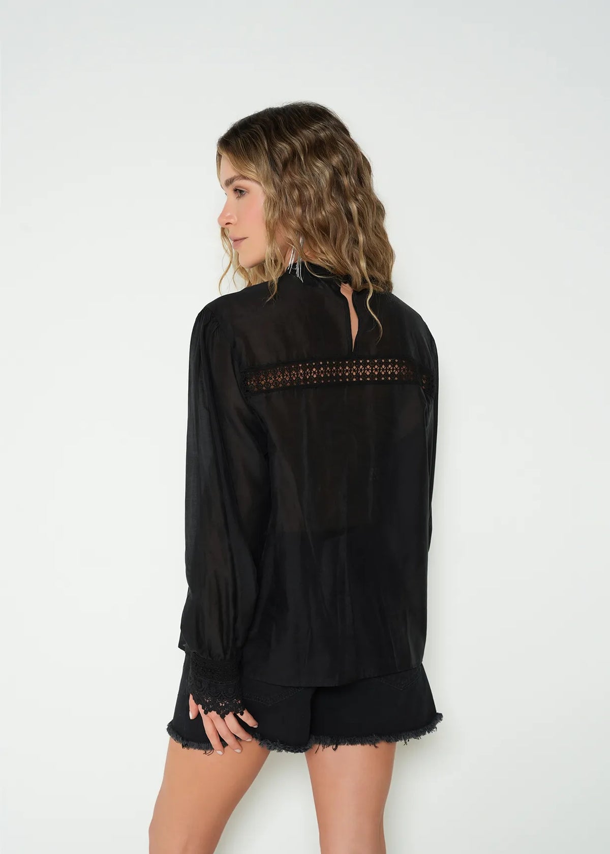 Embroidered long sleeve straight neck shirt
