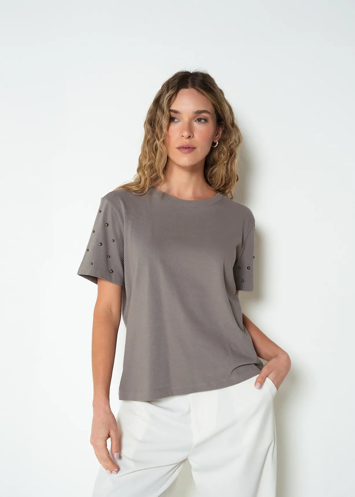 T-shirt with spots on sleeves