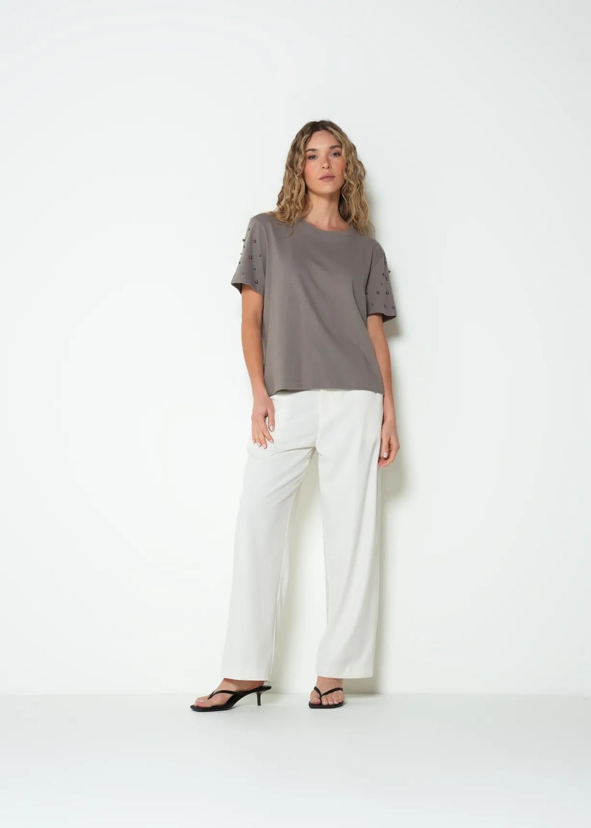 T-shirt with spots on sleeves