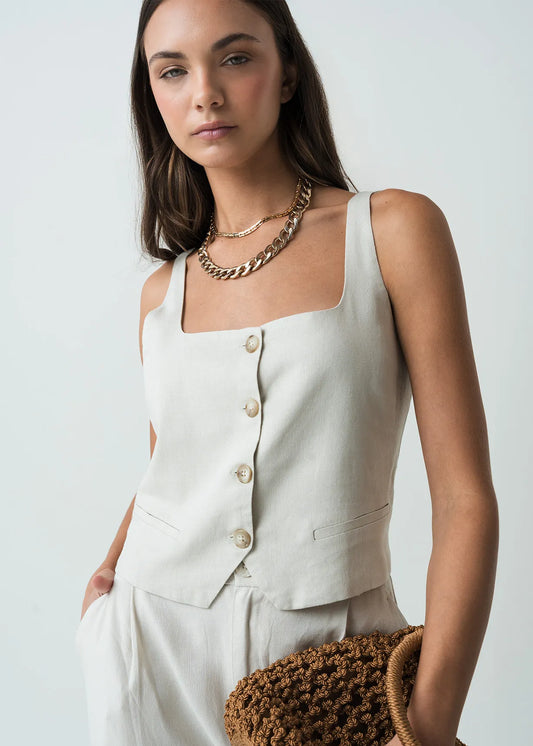 Straight neckline shirt