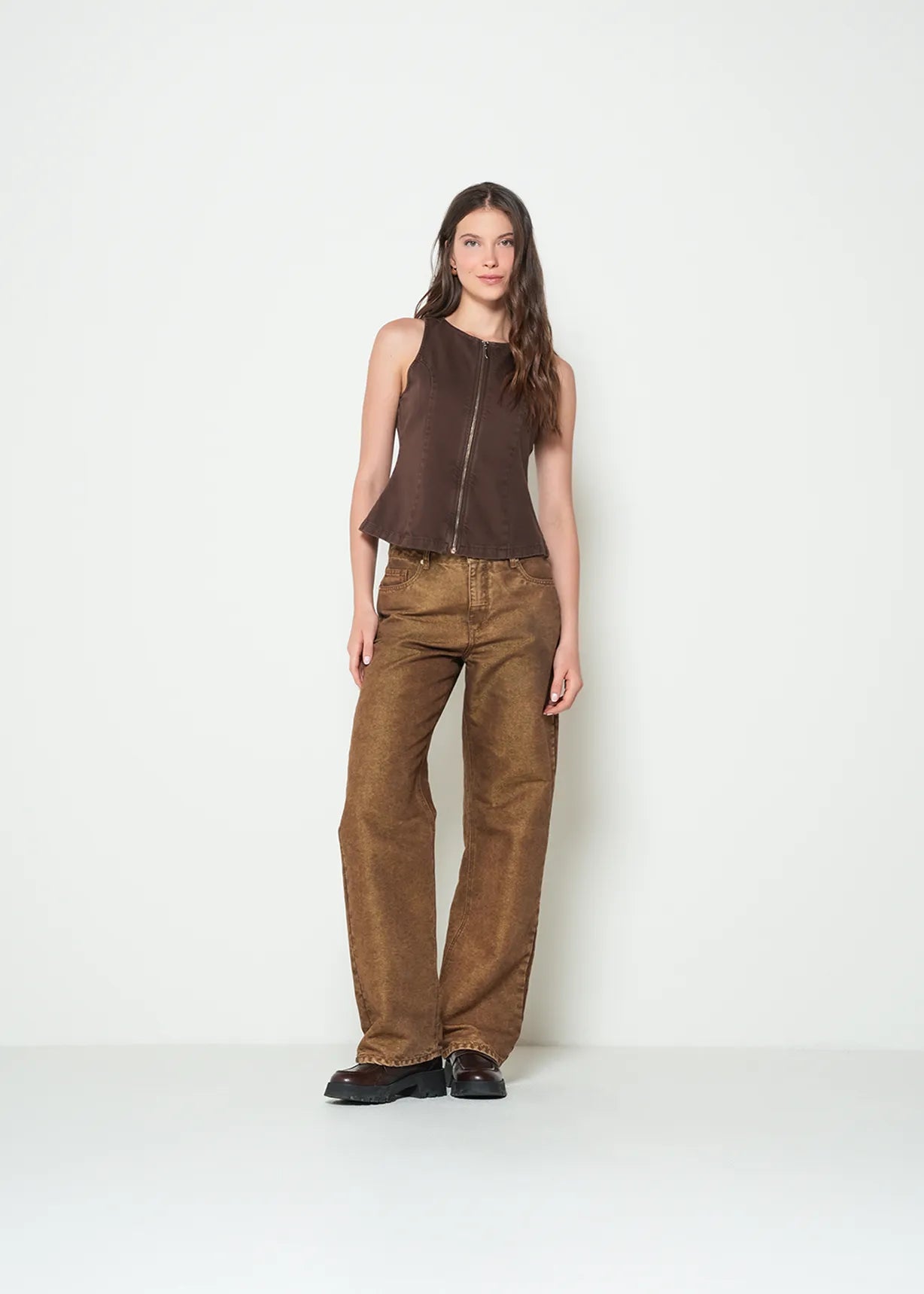 Sleeve shirt with front closure