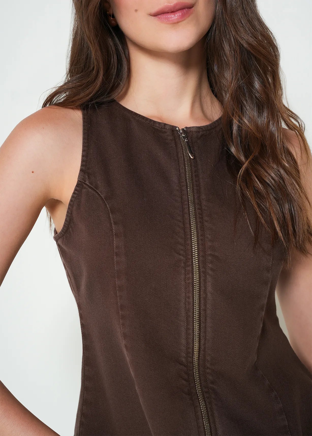 Sleeve shirt with front closure