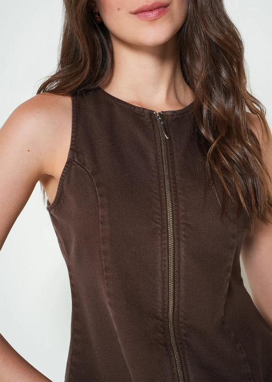 Sleeve shirt with front closure