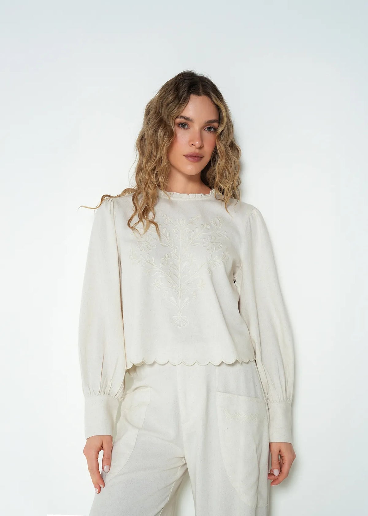 Long sleeve shirt with embroidery