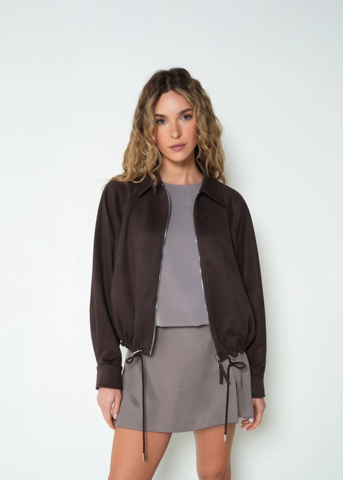 Jacket with fit on the reast