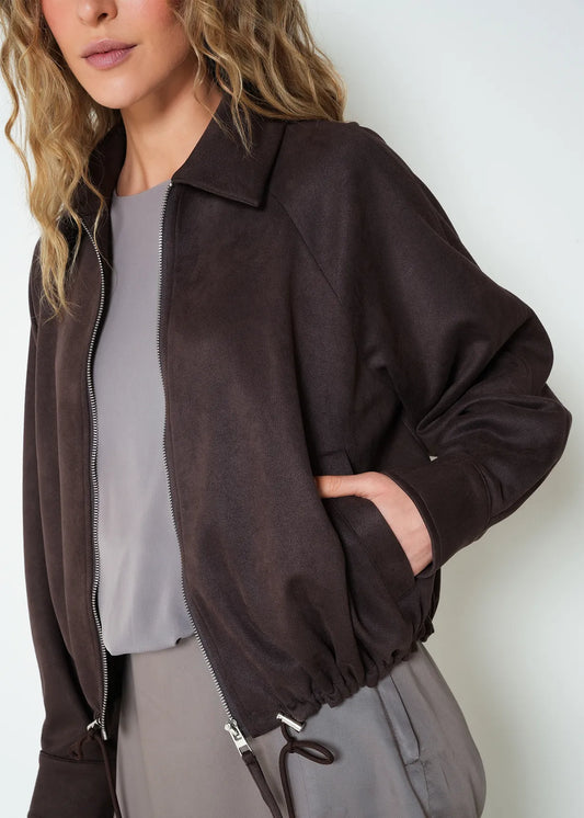 Jacket with fit on the reast