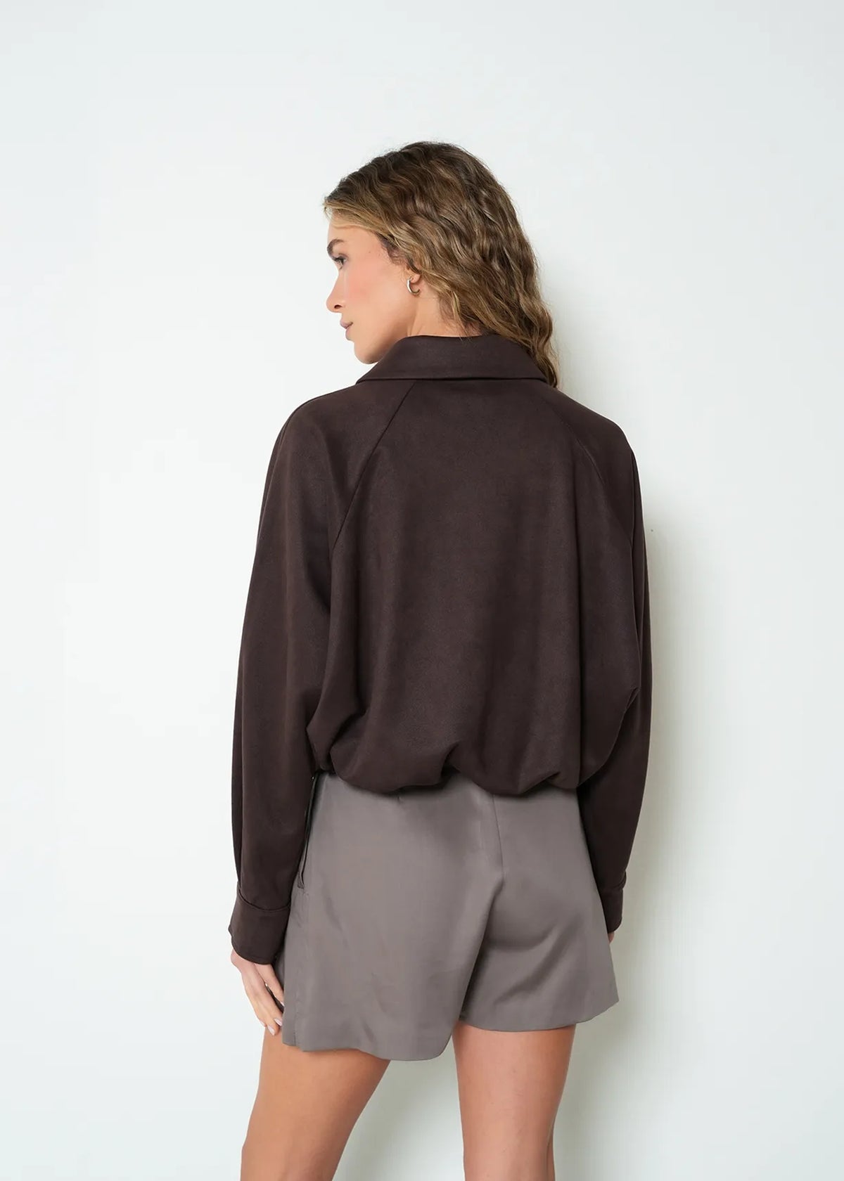 Jacket with fit on the reast