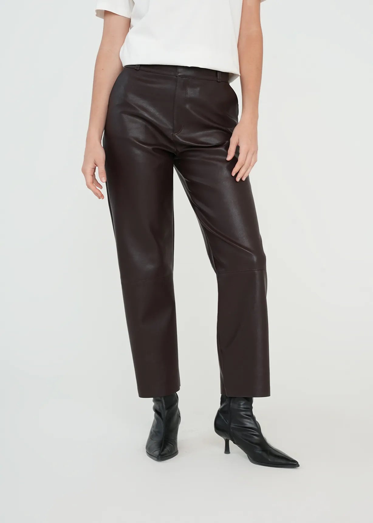 Straight pants leather effect