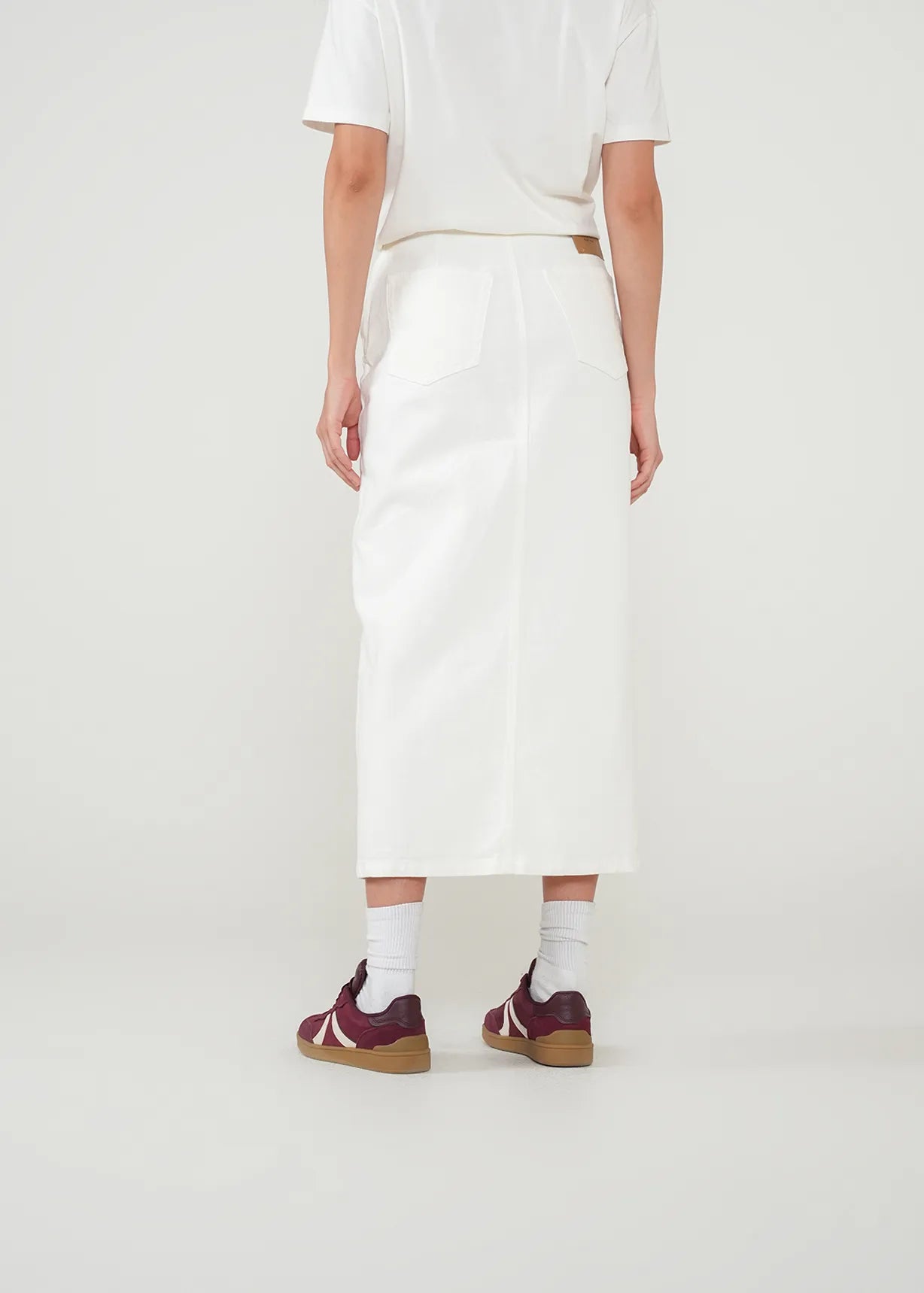 Long skirt with slit