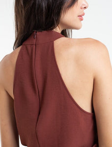 Wide silhouette shirt.  • Cross neck.  • Small opening in the neckline.  • Adjustable with closure at the back.