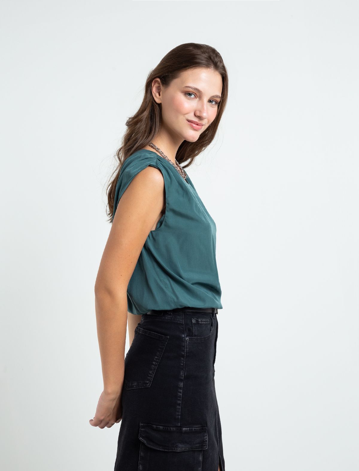 Flowing fabric shirt • Armhole sleeve.