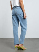 Load image into Gallery viewer, Jeans with rips.
