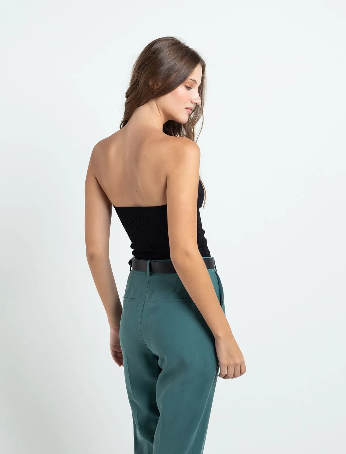 Tight silhouette woven shirt • Corset type.