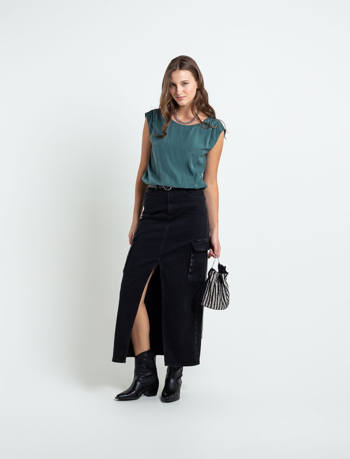 Flowing fabric shirt • Armhole sleeve.