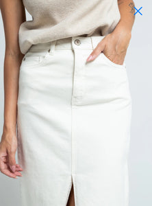 Skirt with hem at the cut