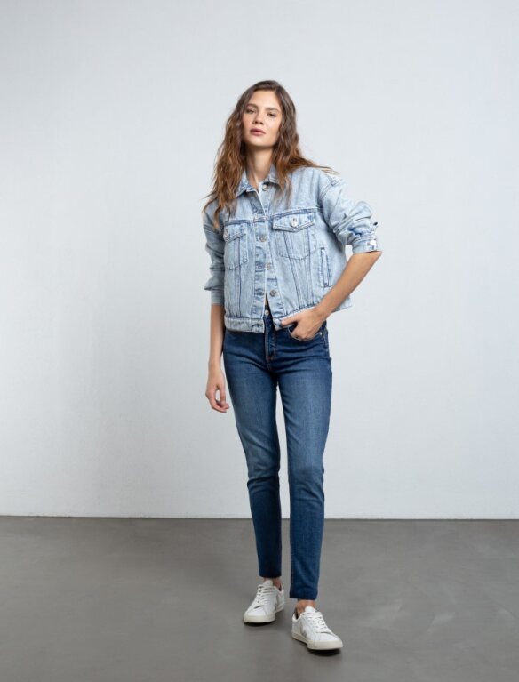 Push Up Jean in dark tone